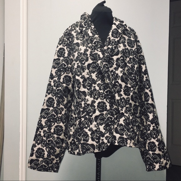 ⭐️ ⭐️  NWT Torrid Lined Black Rose Brocade Blazer Jacket - Picture 2 of 9